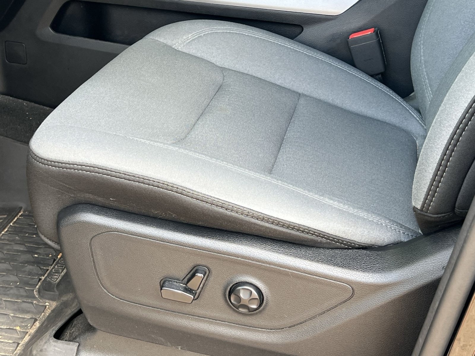 Used 2021 RAM 1500 4x4 Crew Cab image 12