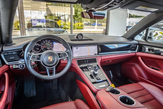 Used 2020 Porsche Panamera image 25