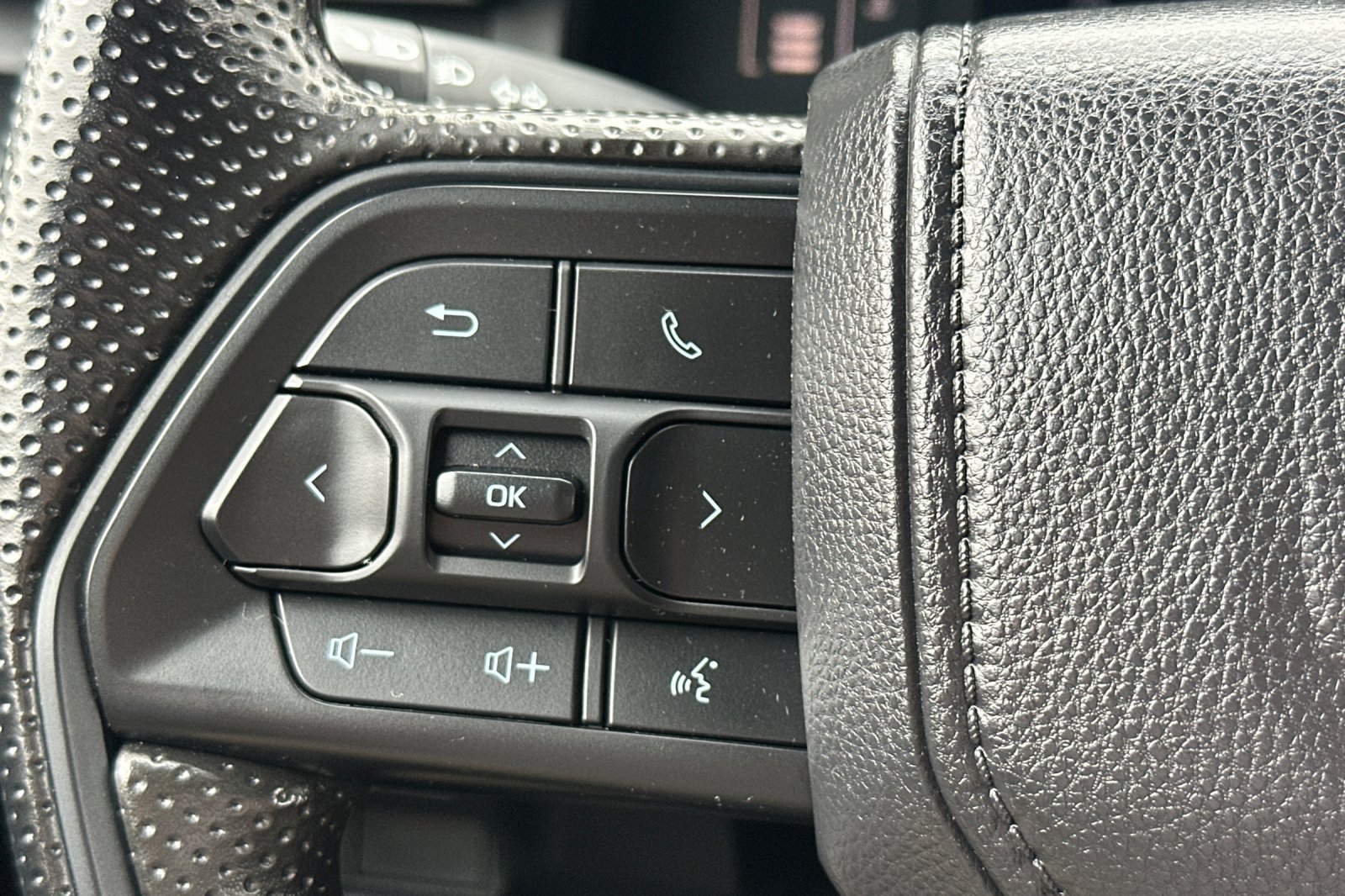 Certified 2026 Toyota Tacoma SR AWD/4WD image 35