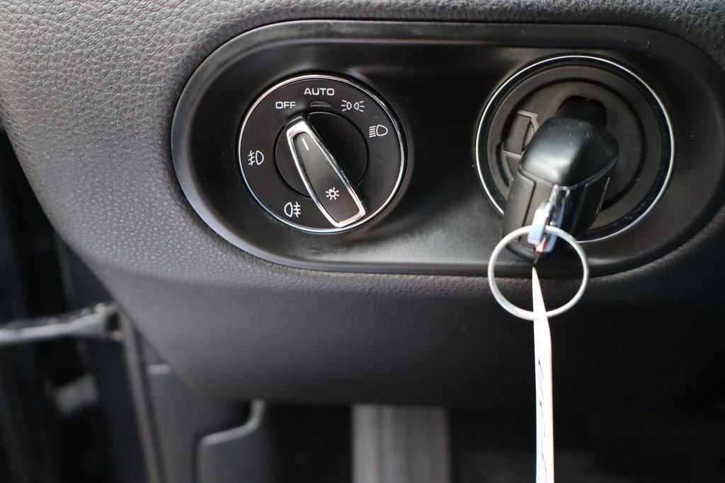 Used 2018 Porsche Macan Sport Edition w/ Driver Memory Package image 26