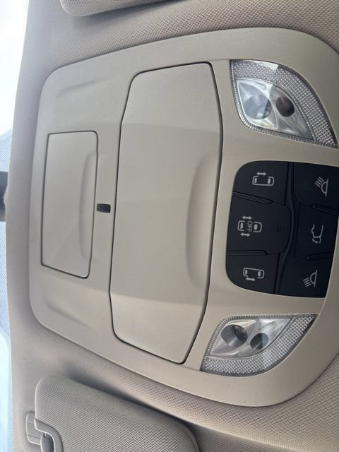 Used 2023 Chrysler Pacifica Touring-L FWD image 25