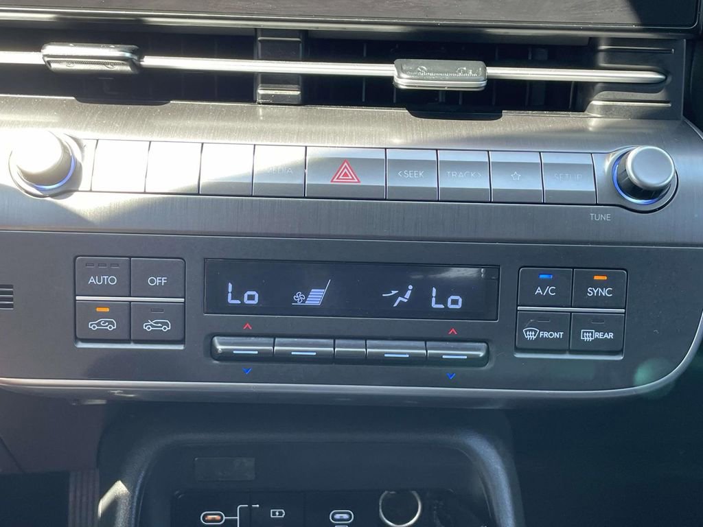 Used 2025 Hyundai Kona SEL FWD image 32