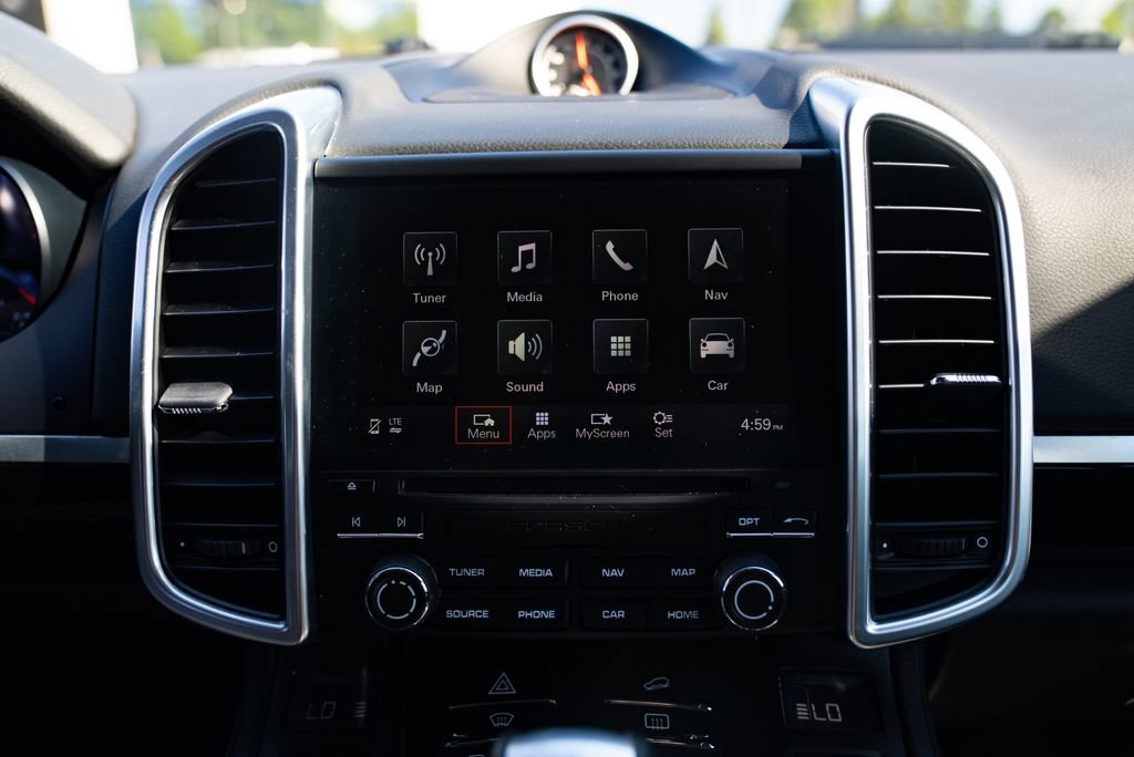 Used 2017 Porsche Cayenne AWD/4WD image 14