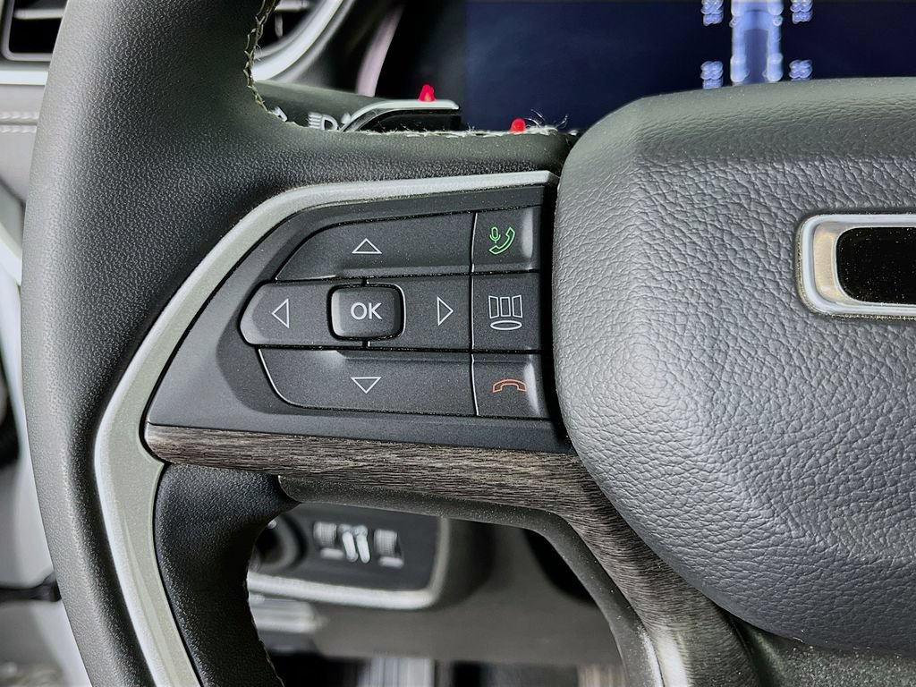 Used 2023 Jeep Grand Cherokee Limited AWD/4WD image 15