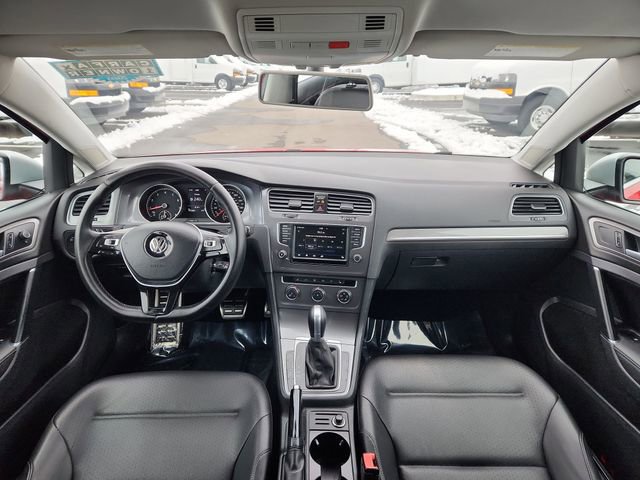 Used 2017 Volkswagen Golf Alltrack S image 32