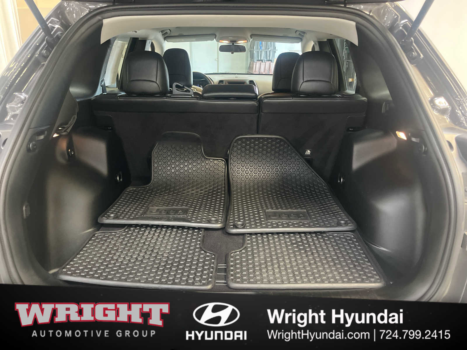 Used 2019 Jeep Cherokee Latitude Plus w/ Cold Weather Group AWD/4WD image 7