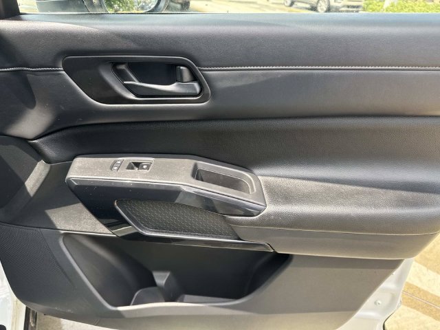 Used 2023 Nissan Pathfinder S FWD image 19