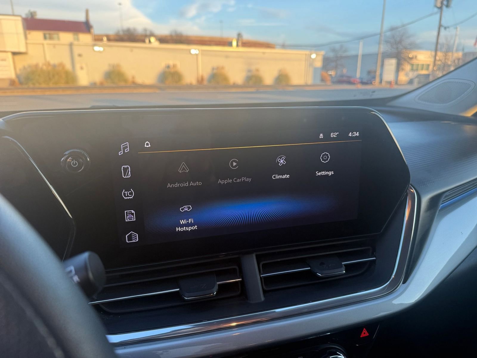 Used 2025 Chevrolet Trax LT image 21