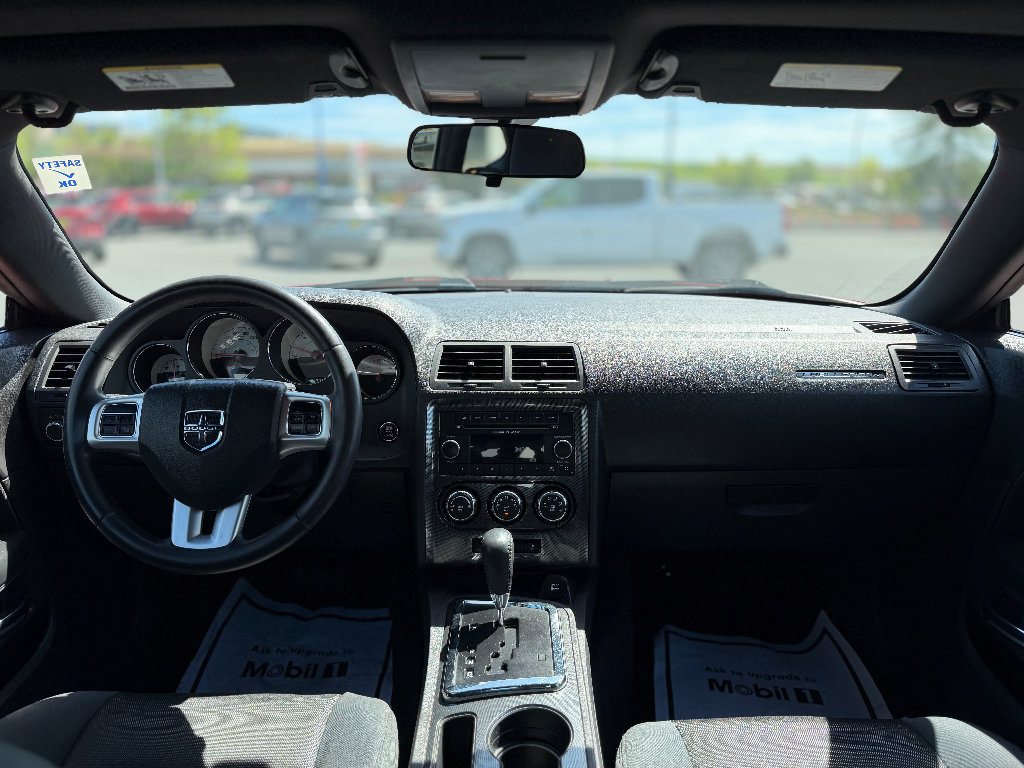 Used 2014 Dodge Challenger SXT RWD image 3