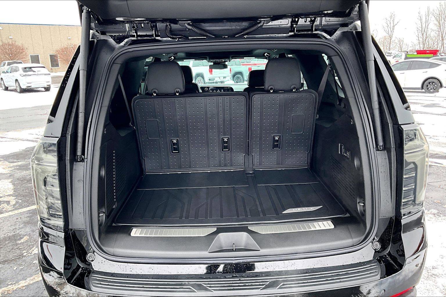 New 2026 Chevrolet Suburban Z71 w/ Comfort Package image 16