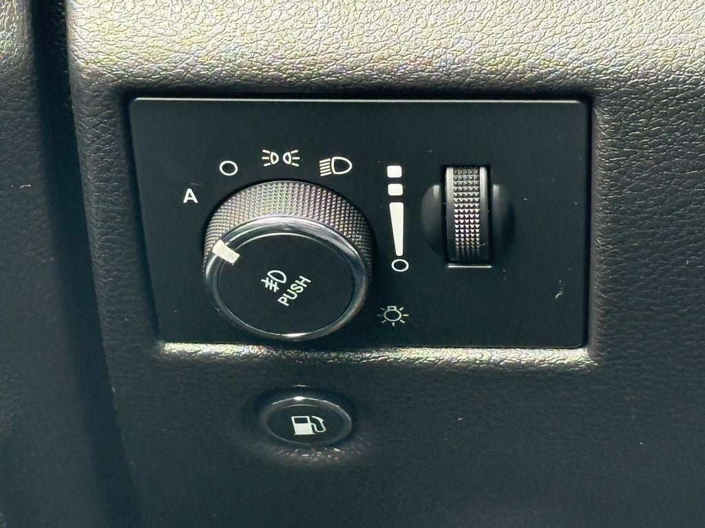 Used 2021 Jeep Grand Cherokee Laredo w/ Security & Convenience Group AWD/4WD image 19