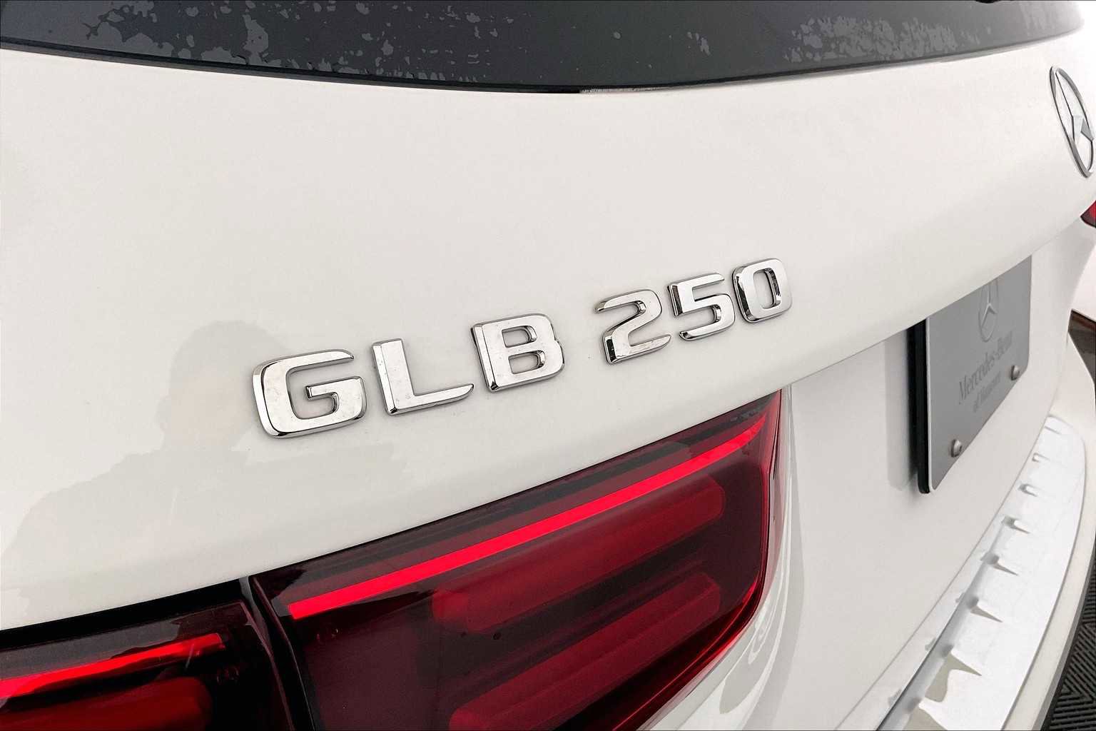 New 2025 Mercedes-Benz GLB 250 4MATIC image 7