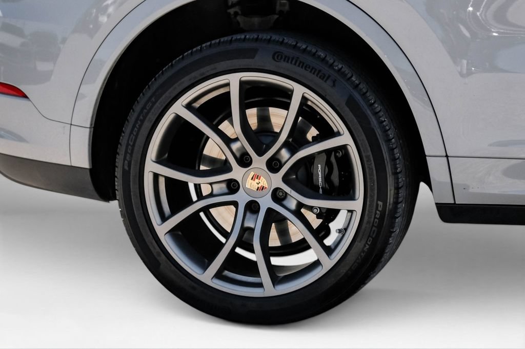 Used 2023 Porsche Cayenne Turbo AWD/4WD image 56