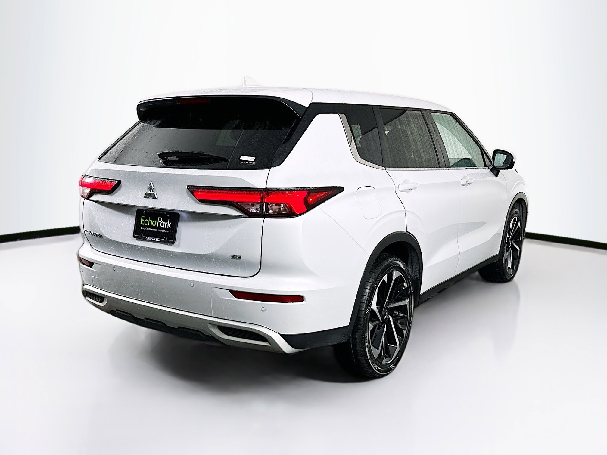 Used 2024 Mitsubishi Outlander SE image 9