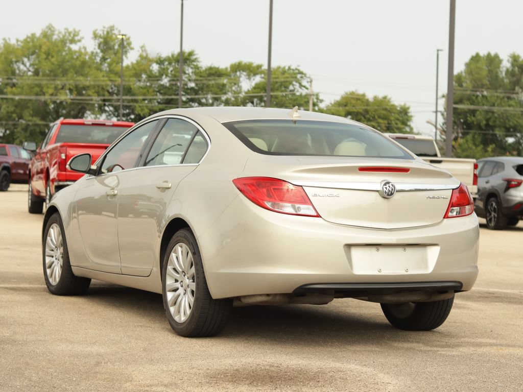 Used 2012 Buick Regal Leather FWD image 5