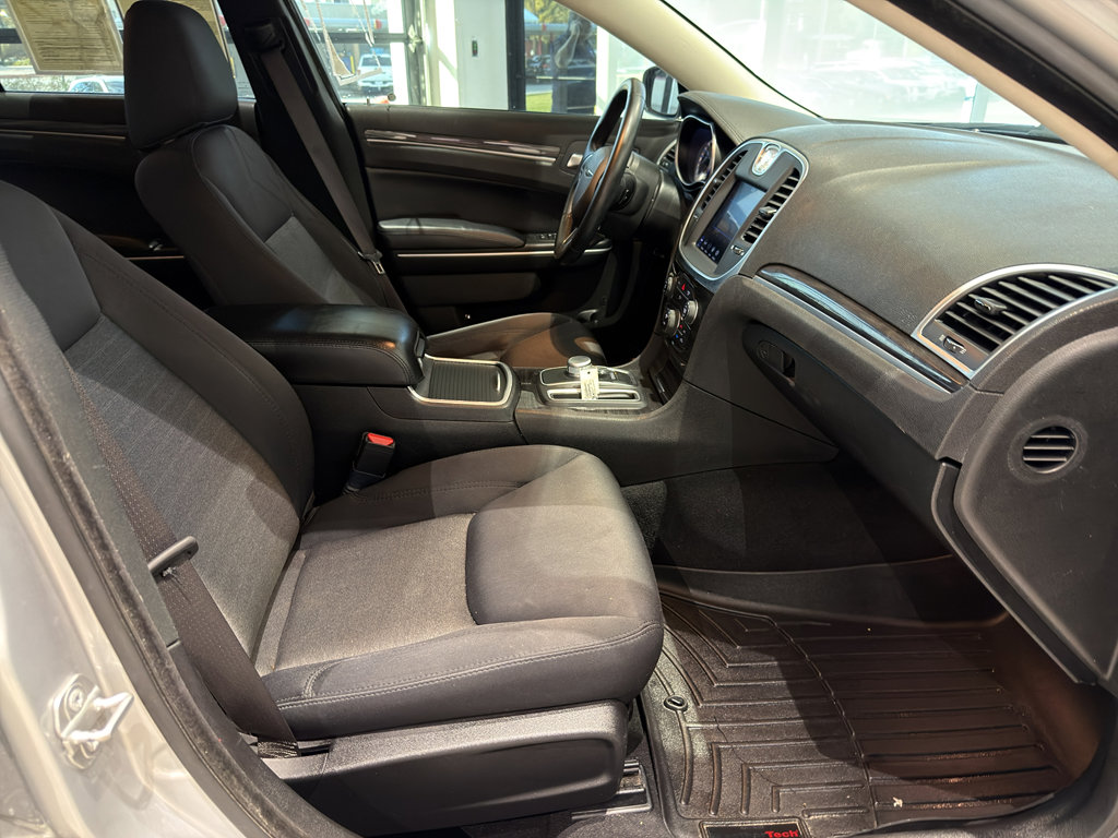 Used 2021 Chrysler 300 Touring w/ Driver Convenience Group image 23