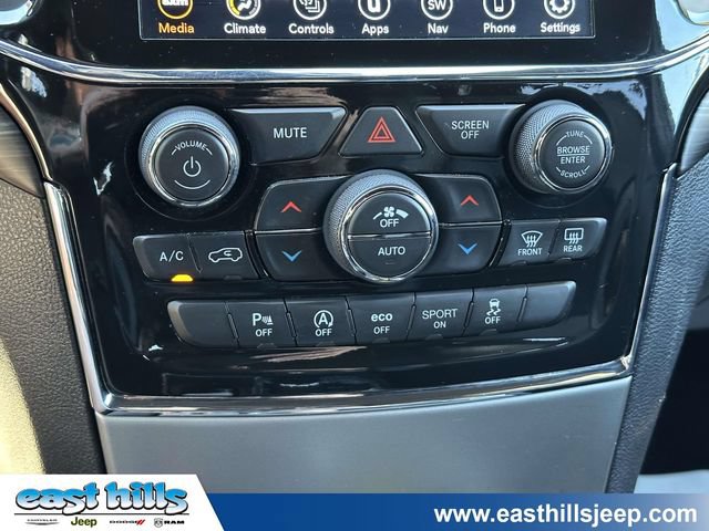 Certified 2022 Jeep Grand Cherokee Laredo X AWD/4WD image 32