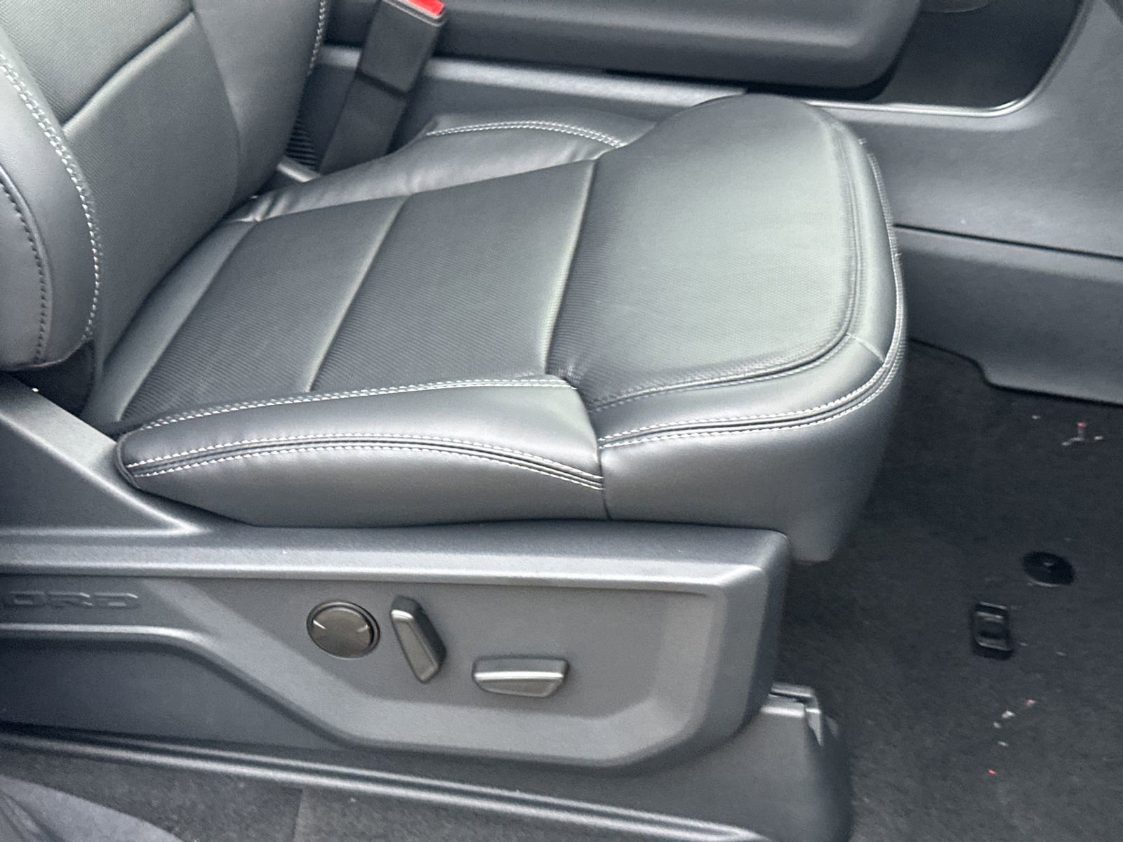 New 2025 Ford Expedition Platinum w/ Stealth Performance Package image 14