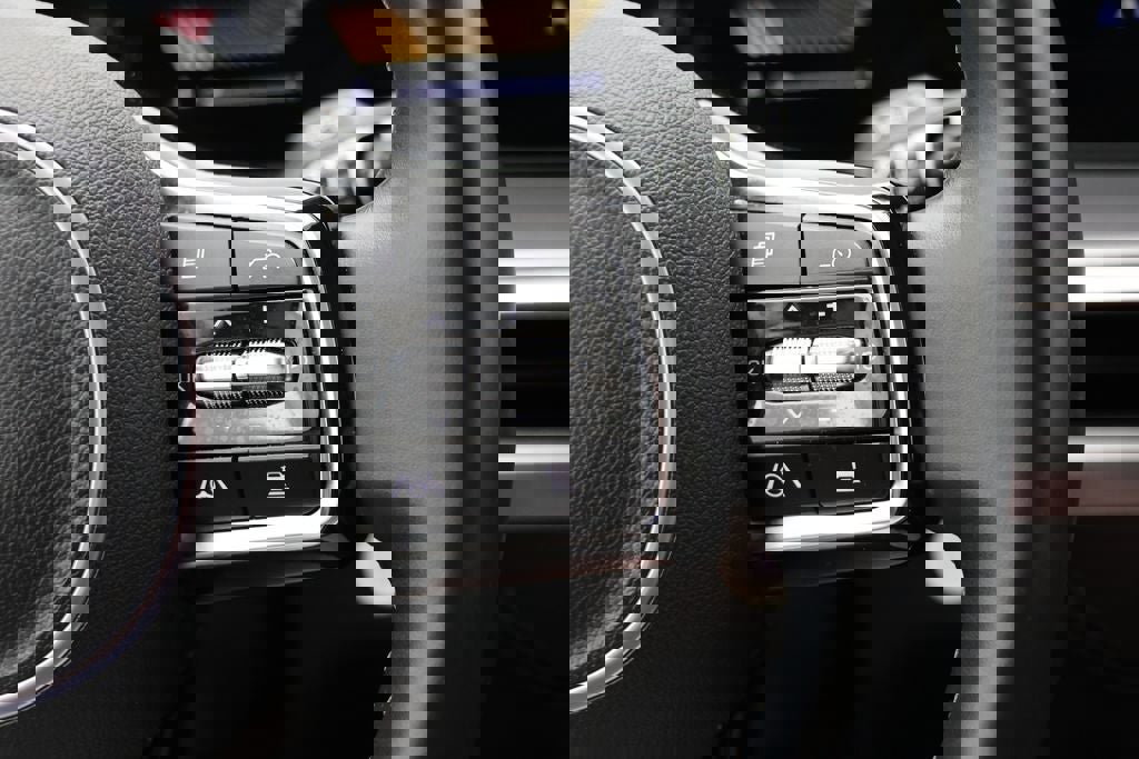 Used 2024 Kia Sorento S image 18