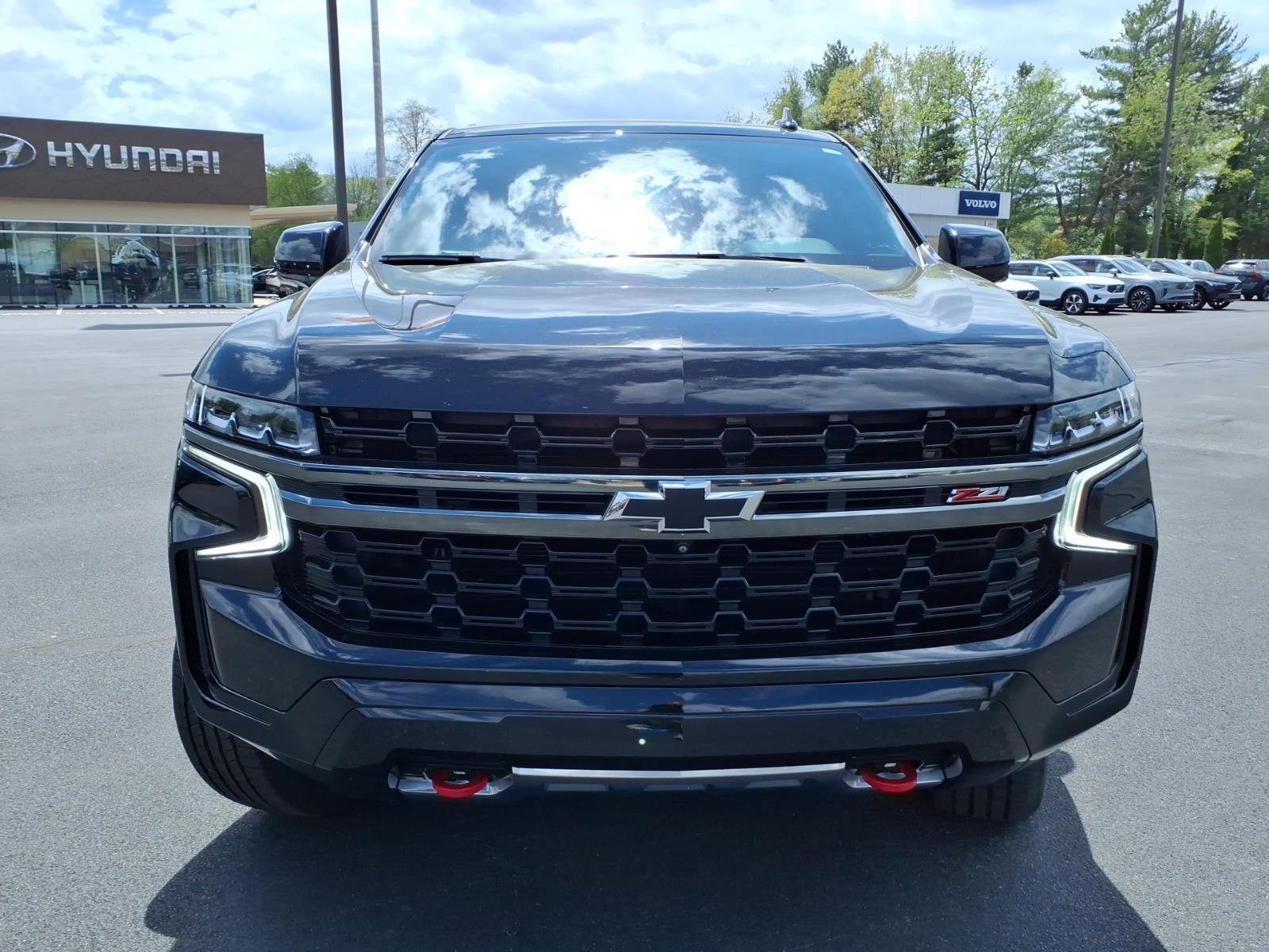 Used 2022 Chevrolet Tahoe Z71 w/ Luxury Package AWD/4WD image 3