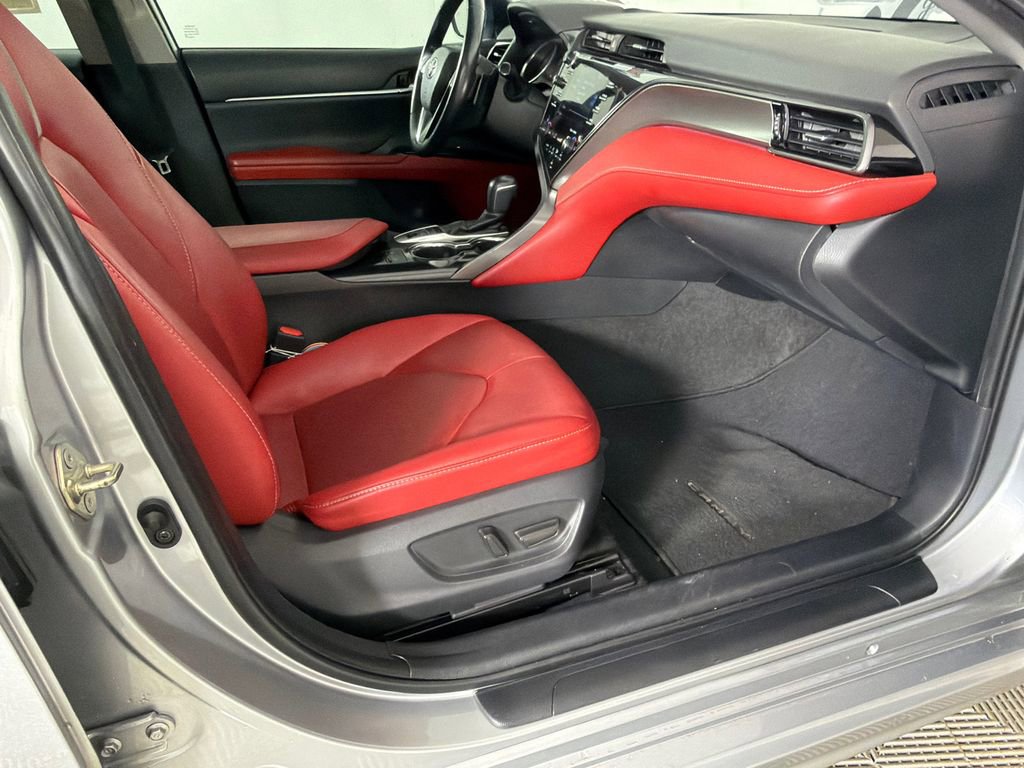 Used 2020 Toyota Camry XSE FWD image 14