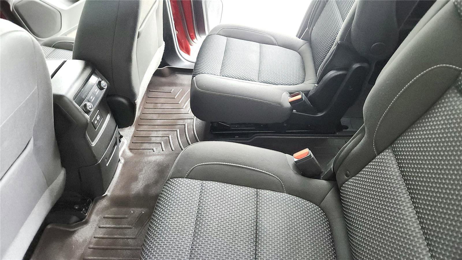 Used 2023 GMC Acadia SLE FWD image 15