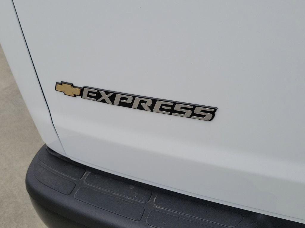 New 2026 Chevrolet Express 2500 Extended w/ Communications Package RWD image 20