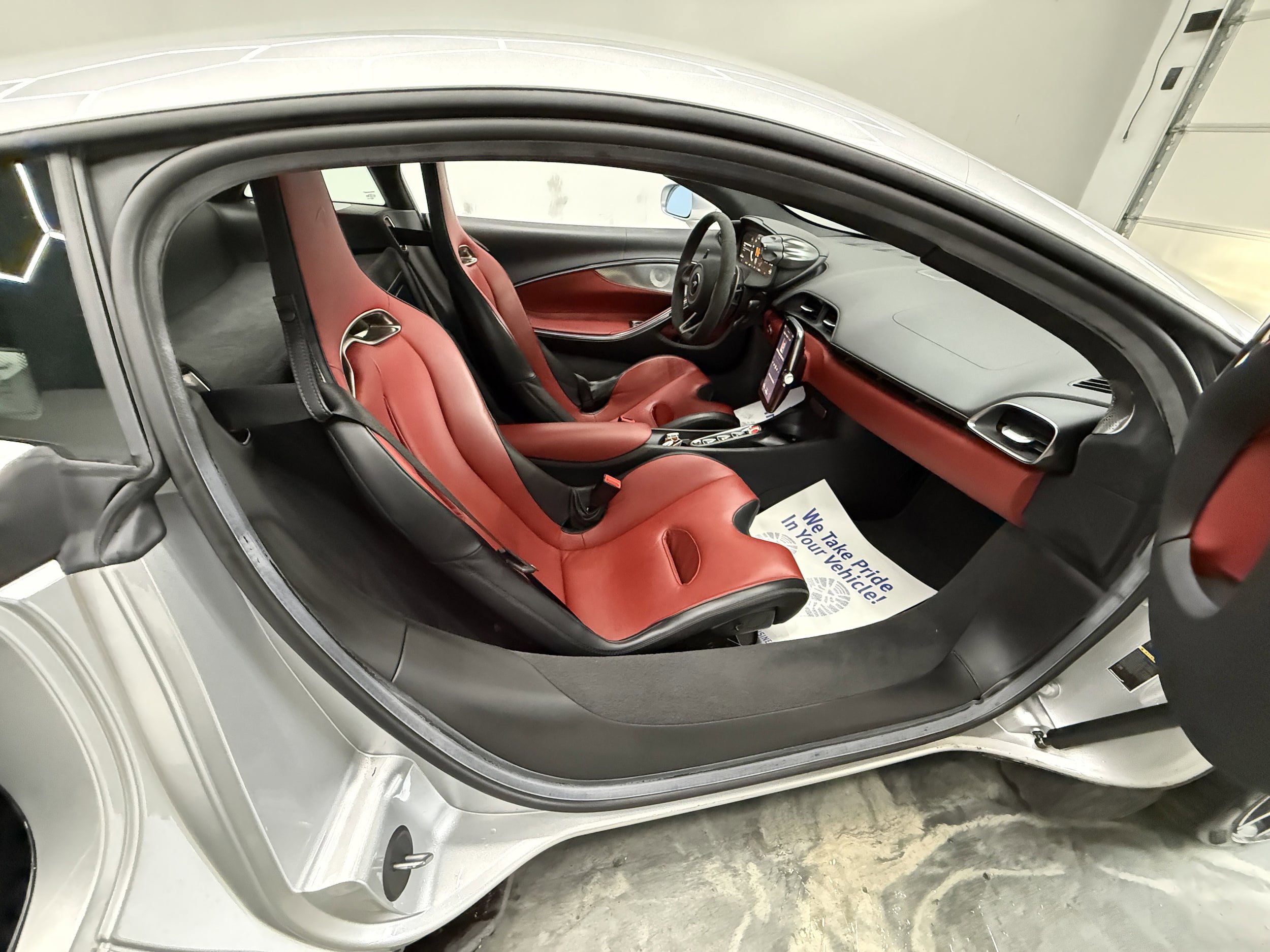 Used 2023 McLaren Artura RWD image 25