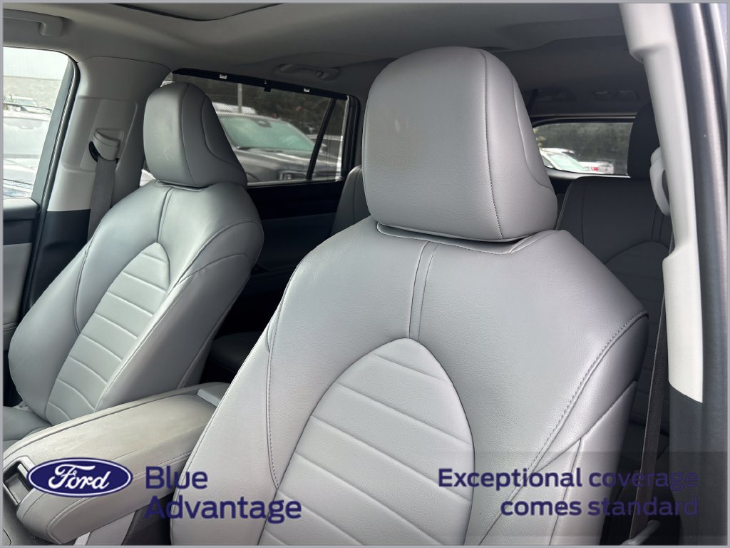 Used 2024 Toyota Highlander XLE FWD image 11