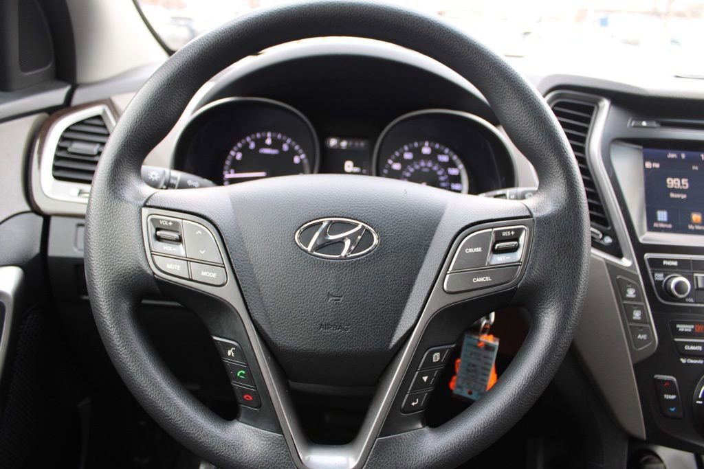 Used 2017 Hyundai Santa Fe SE image 25