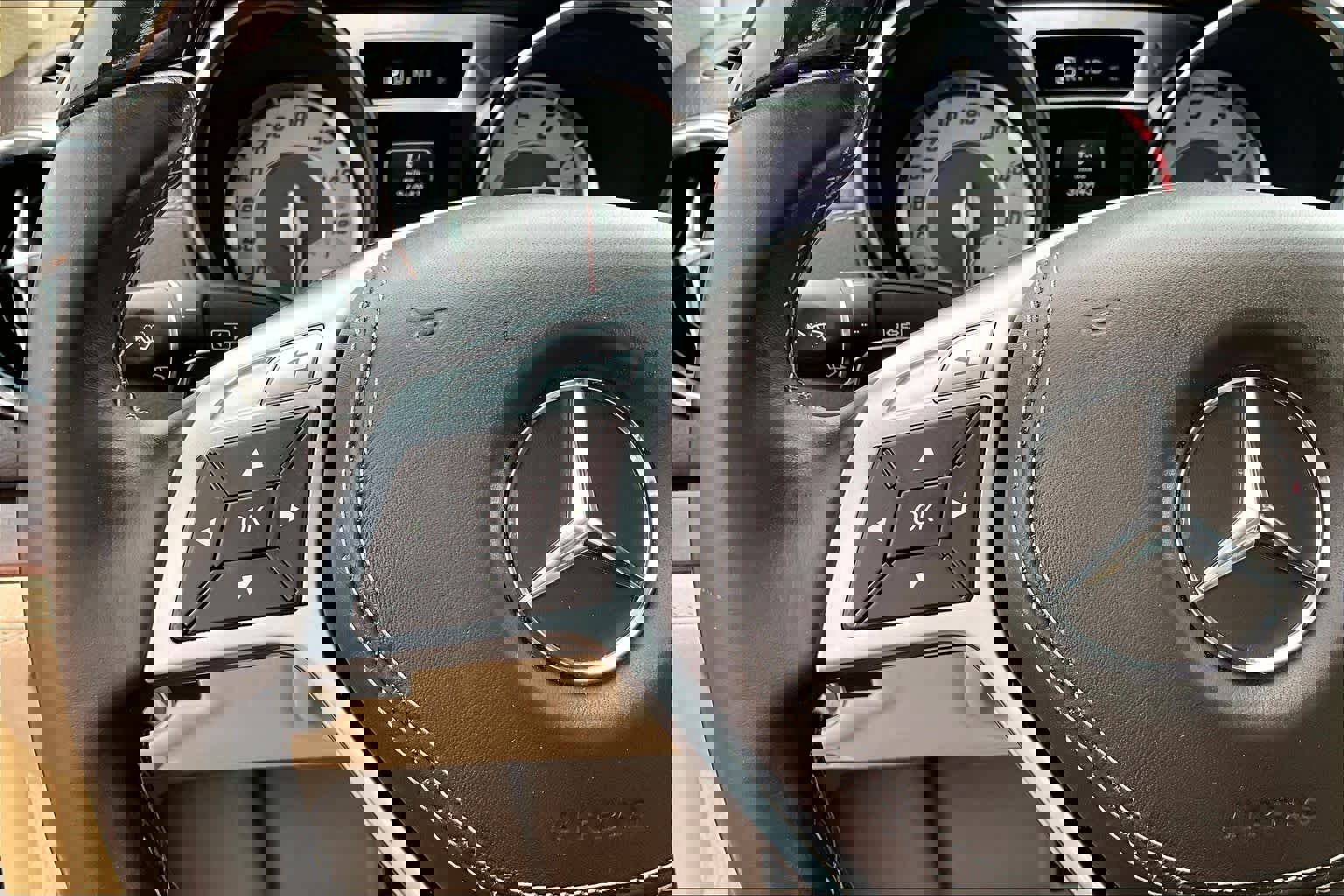 Used 2014 Mercedes-Benz SL 550 image 21