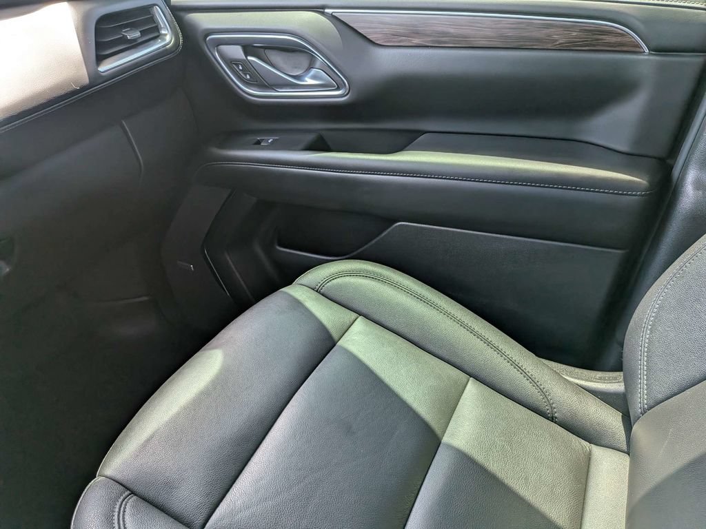 Used 2023 Chevrolet Tahoe Z71 w/ Luxury Package AWD/4WD image 18