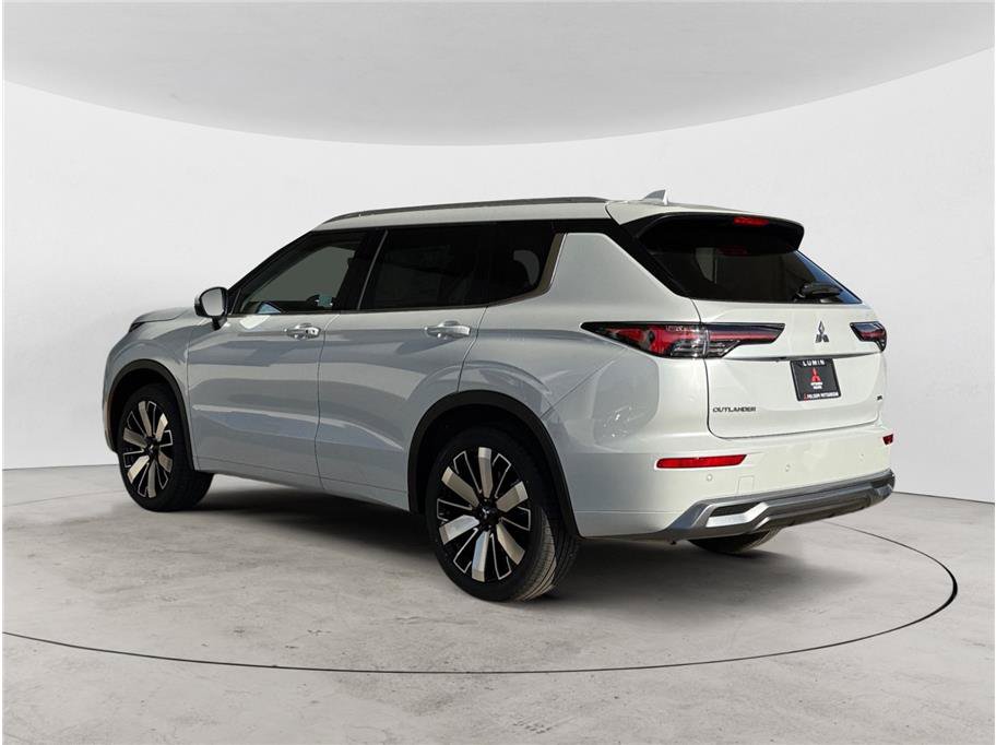 New 2026 Mitsubishi Outlander SEL FWD image 3