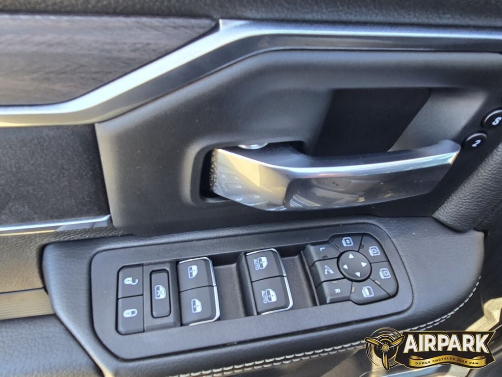 New 2026 RAM 2500 Laramie AWD/4WD image 23