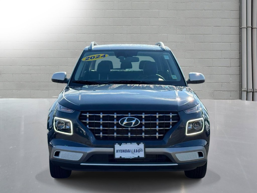 Used 2024 Hyundai Venue Limited FWD image 2