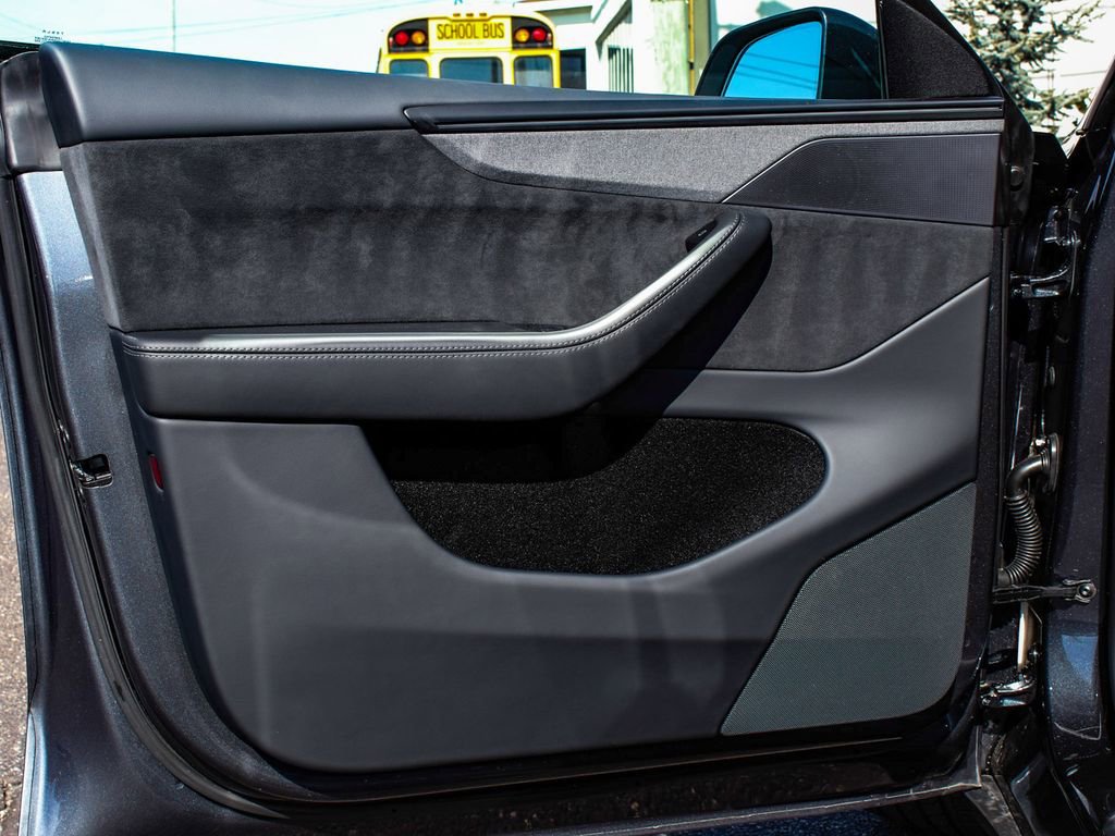 Used 2026 Tesla Model Y Long Range image 8