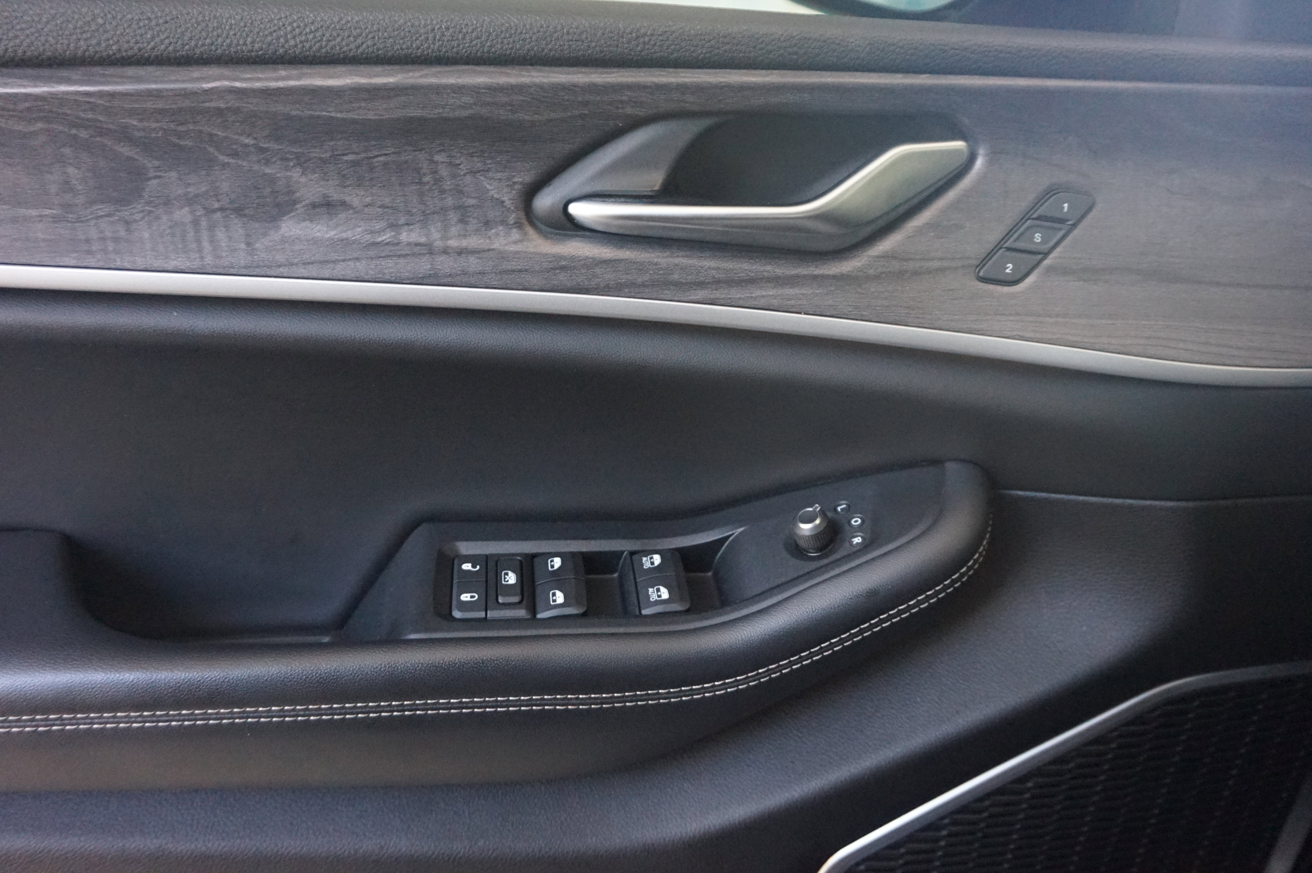 Used 2023 Jeep Grand Cherokee 4WD 4xe w/ Luxury Tech Group II image 16