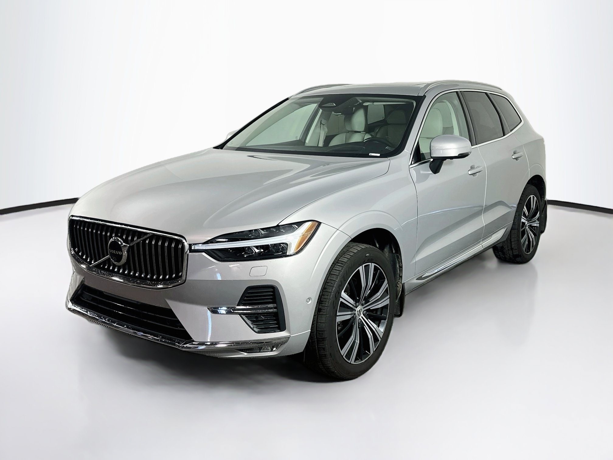 Used 2022 Volvo XC60 B5 Inscription w/ Advanced Package FWD image 3