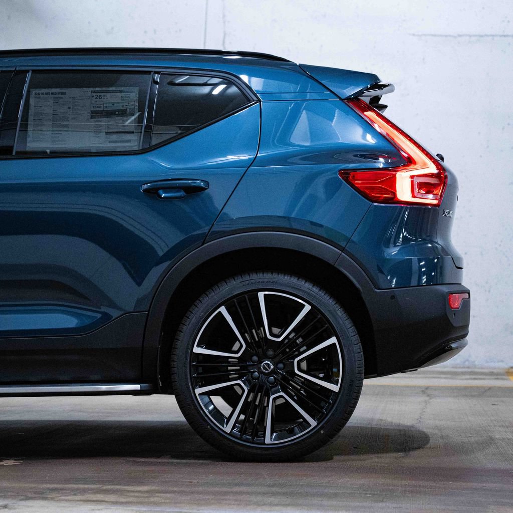 New 2026 Volvo XC40 B5 Ultra AWD/4WD image 4