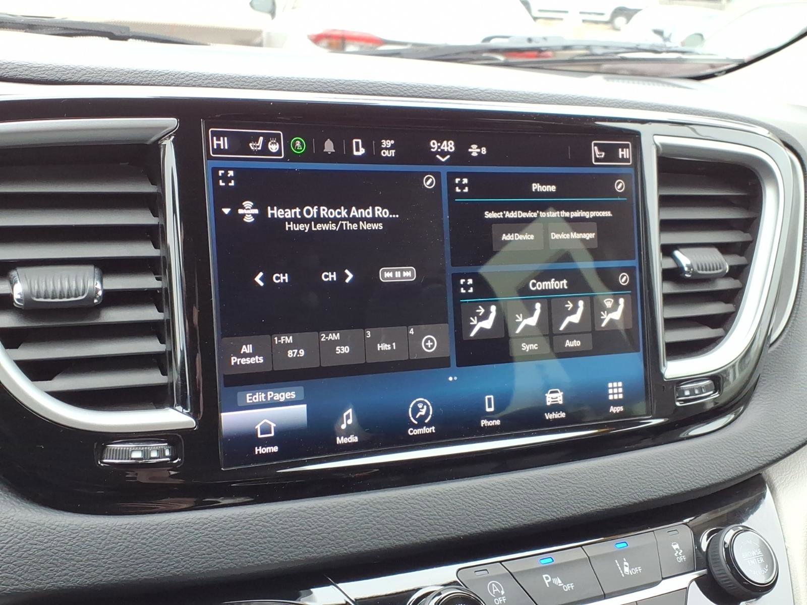 Used 2024 Chrysler Pacifica Touring-L image 18