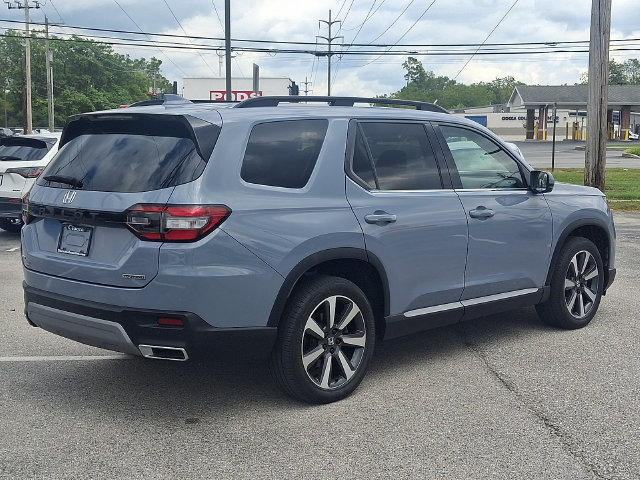 Used 2023 Honda Pilot Touring image 5