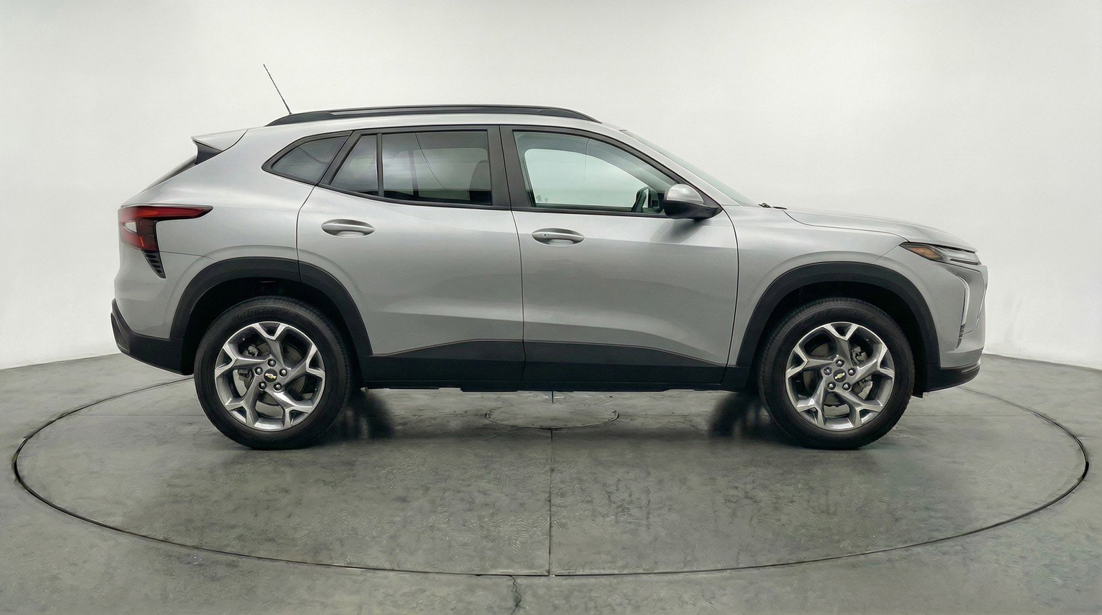 Used 2025 Chevrolet Trax LT image 11