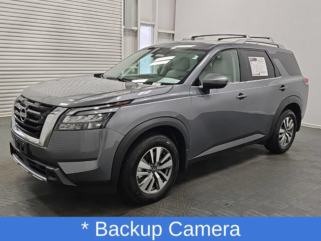 Used 2025 Nissan Pathfinder SL FWD image 5