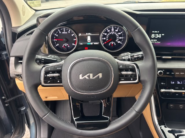 Used 2024 Kia Carnival EX FWD image 25