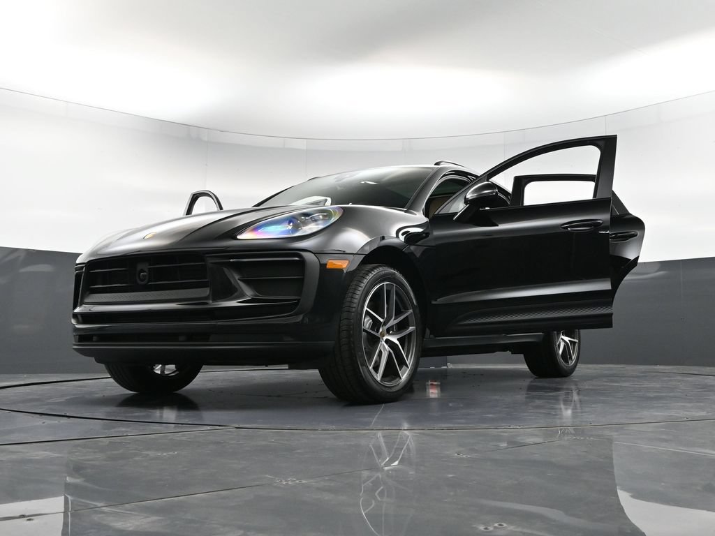 Certified 2026 Porsche Macan AWD/4WD image 38