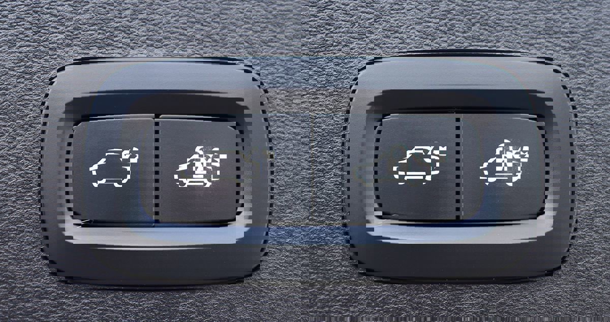 Used 2022 Volvo XC40 T4 Momentum image 19