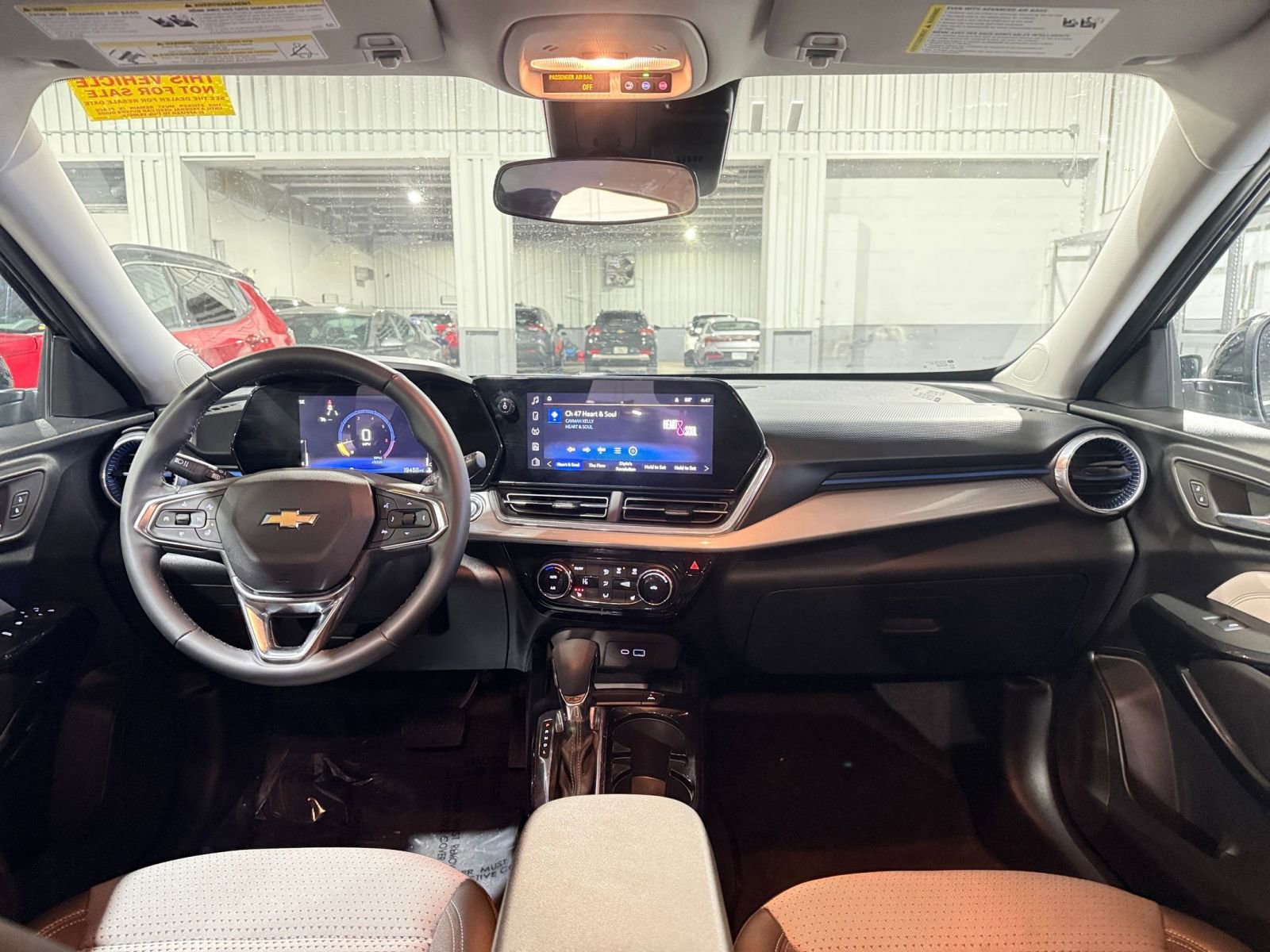 Used 2025 Chevrolet Trax LT w/ LT Convenience Package FWD image 32