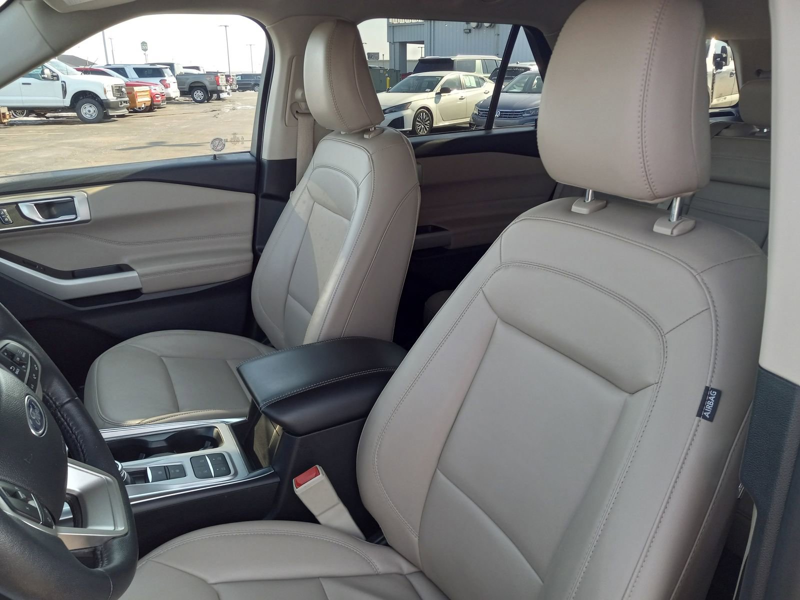 Used 2024 Ford Explorer XLT w/ Equipment Group 202A RWD image 13