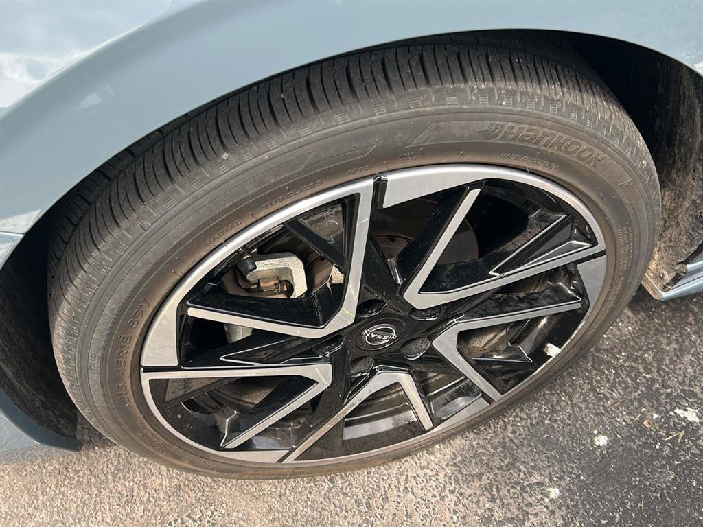 Used 2025 Nissan Sentra SR FWD image 2