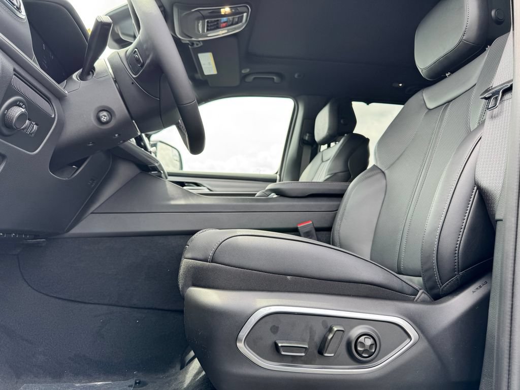 New 2026 Jeep Grand Wagoneer L Limited AWD/4WD image 19